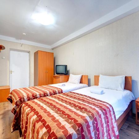 Holosiyvsky Hotel Kyiv Exterior photo