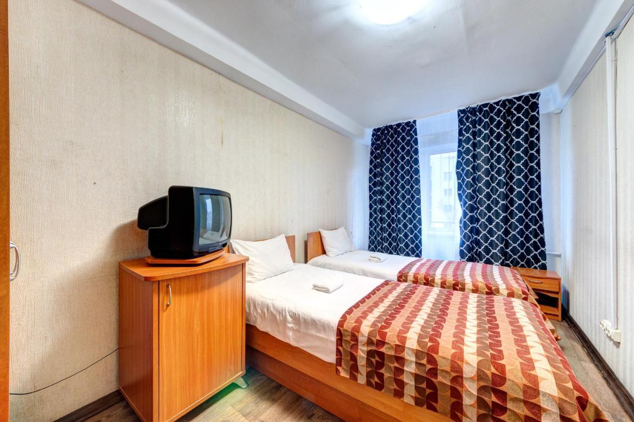 Holosiyvsky Hotel Kyiv Exterior photo