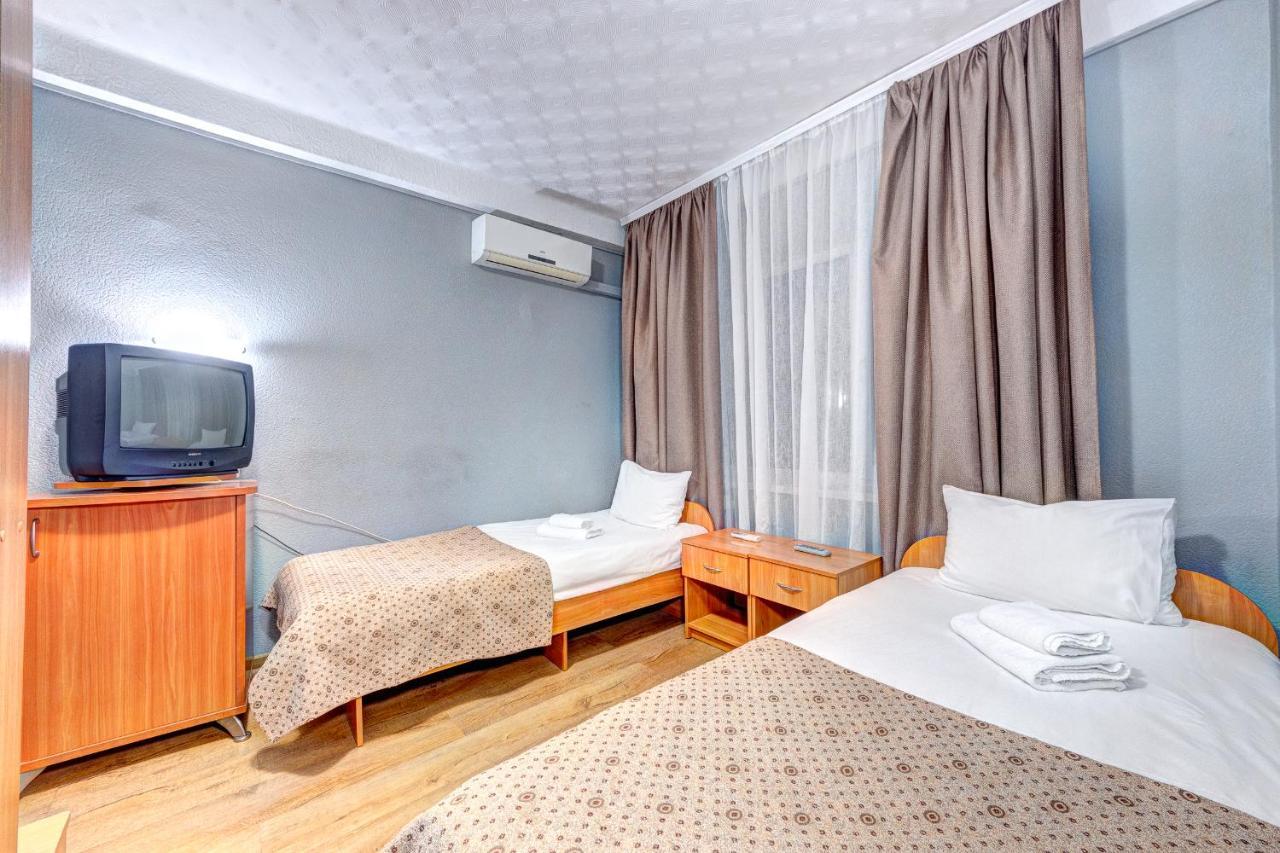 Holosiyvsky Hotel Kyiv Exterior photo