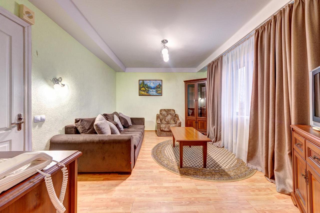 Holosiyvsky Hotel Kyiv Exterior photo