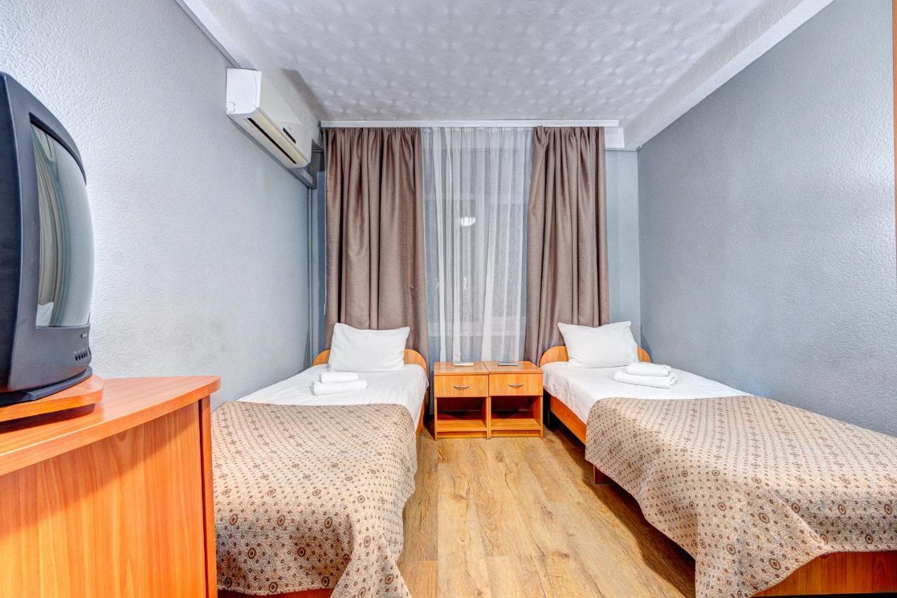 Holosiyvsky Hotel Kyiv Exterior photo
