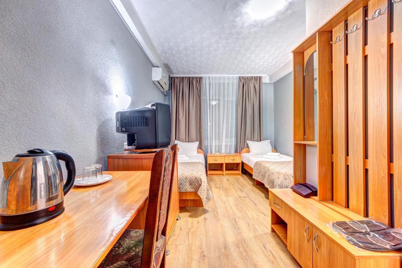 Holosiyvsky Hotel Kyiv Exterior photo