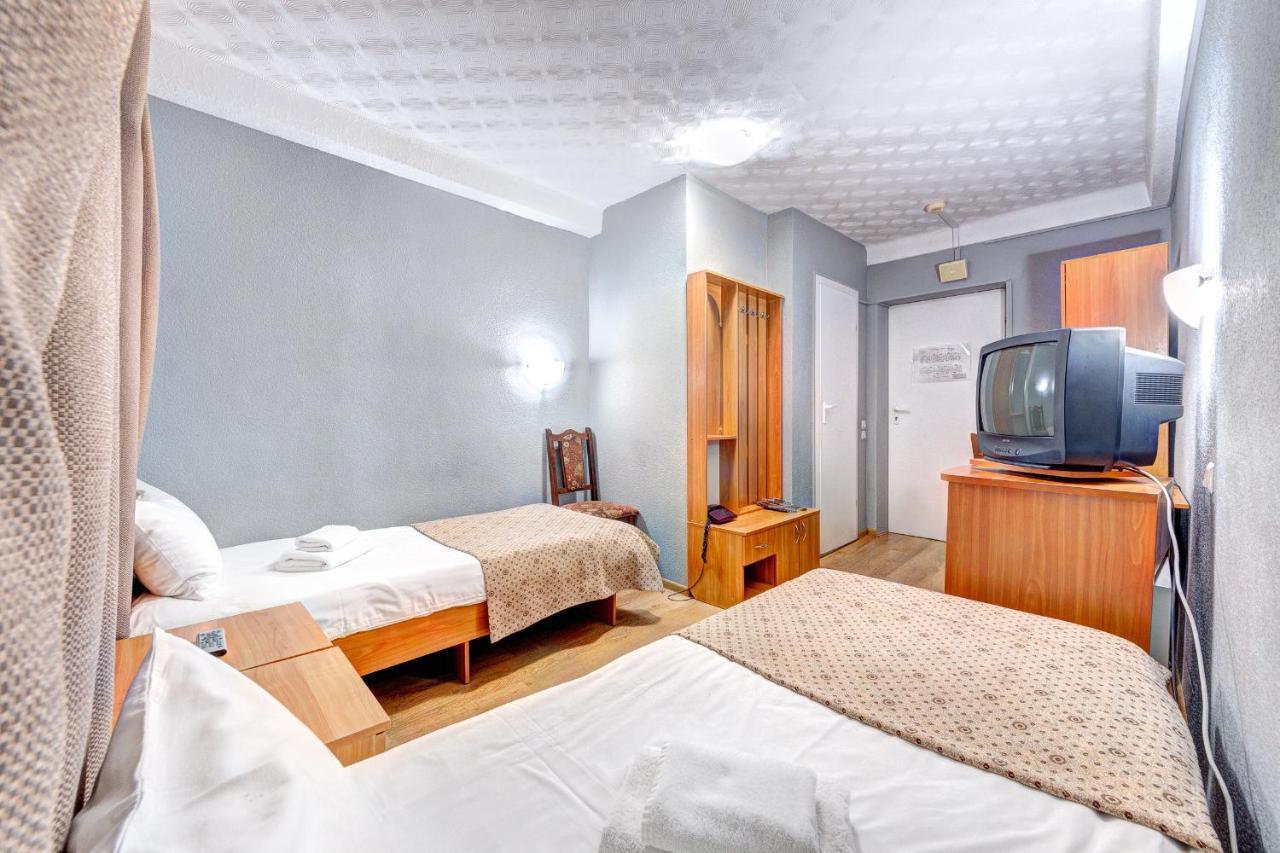 Holosiyvsky Hotel Kyiv Exterior photo