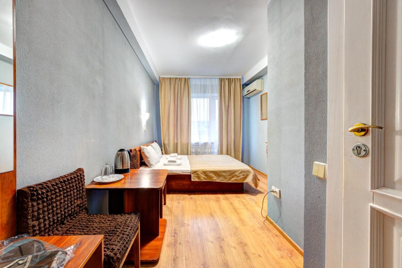 Holosiyvsky Hotel Kyiv Exterior photo