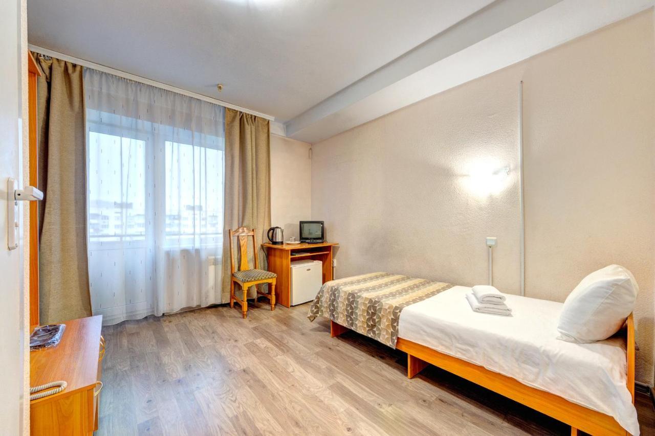 Holosiyvsky Hotel Kyiv Exterior photo