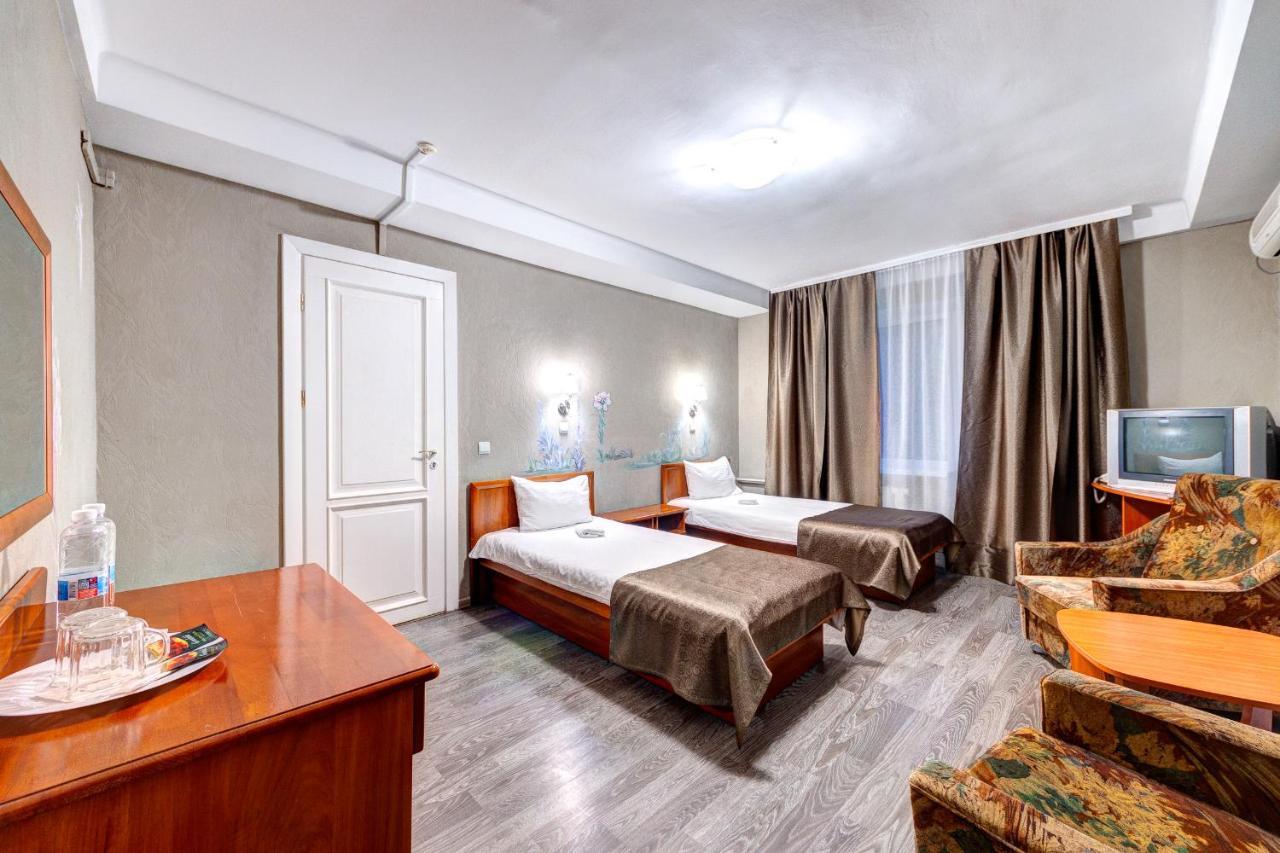 Holosiyvsky Hotel Kyiv Exterior photo